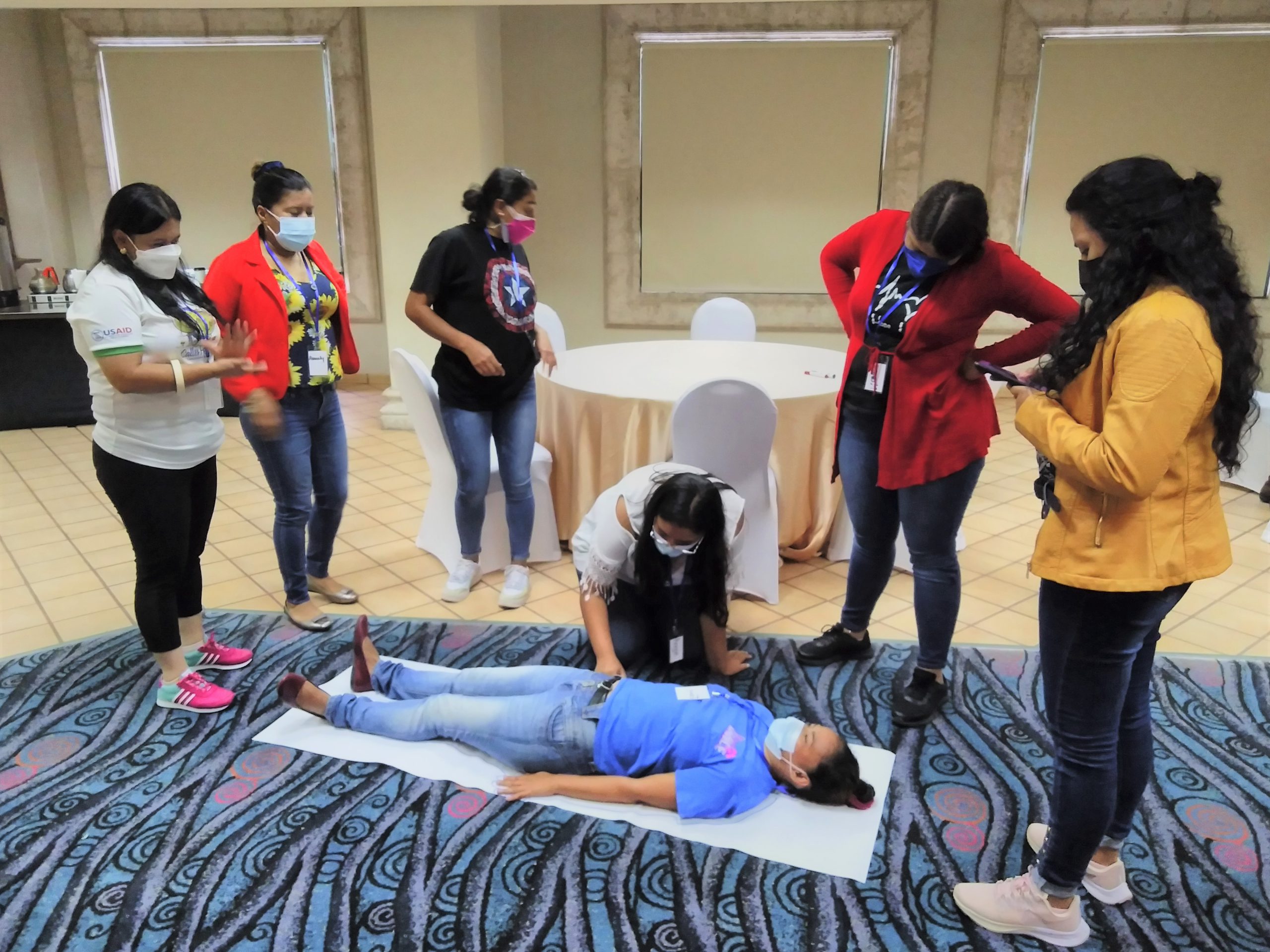 Un grupo de mujeres del CDAJ realizó un ejercicio práctico denominado "Explorando mi género", donde pudieron identificar y diferenciar las características biológicas (sexo) y las normas sociales (roles de género).